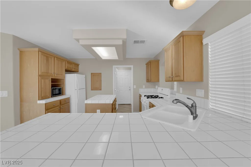 7640 Ribbon Garland, Las Vegas, NV 89139