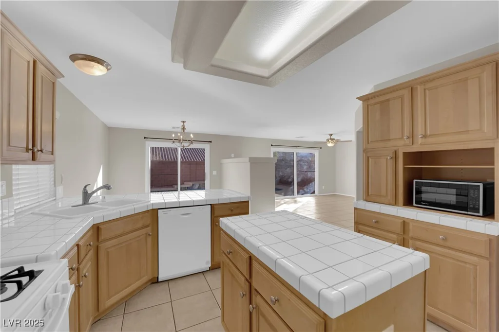 7640 Ribbon Garland, Las Vegas, NV 89139