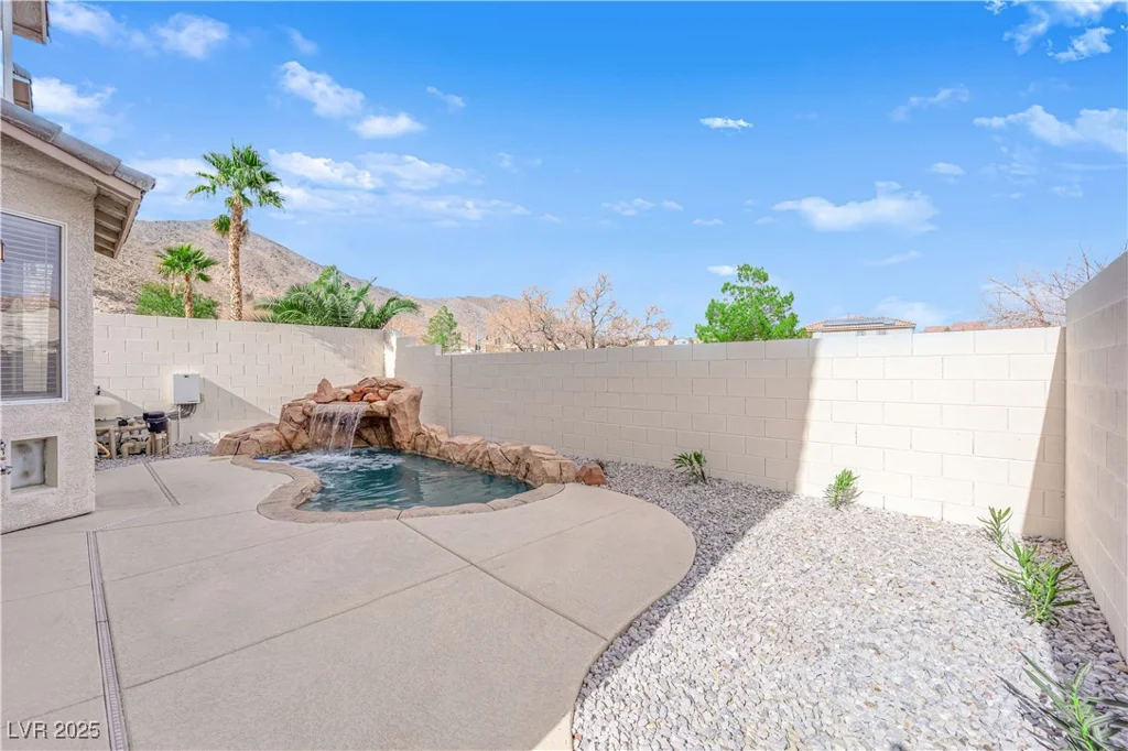 10646 Shifting Breeze, Las Vegas, NV 89129