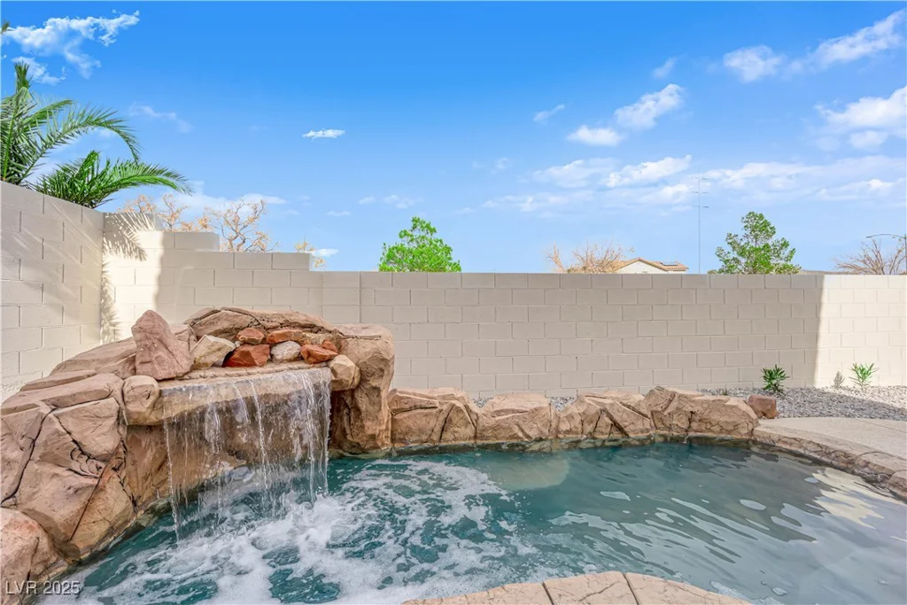 10646 Shifting Breeze, Las Vegas, NV 89129