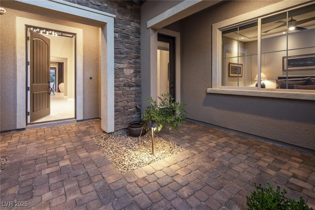 4202 San Alivia, Las Vegas, NV 89141