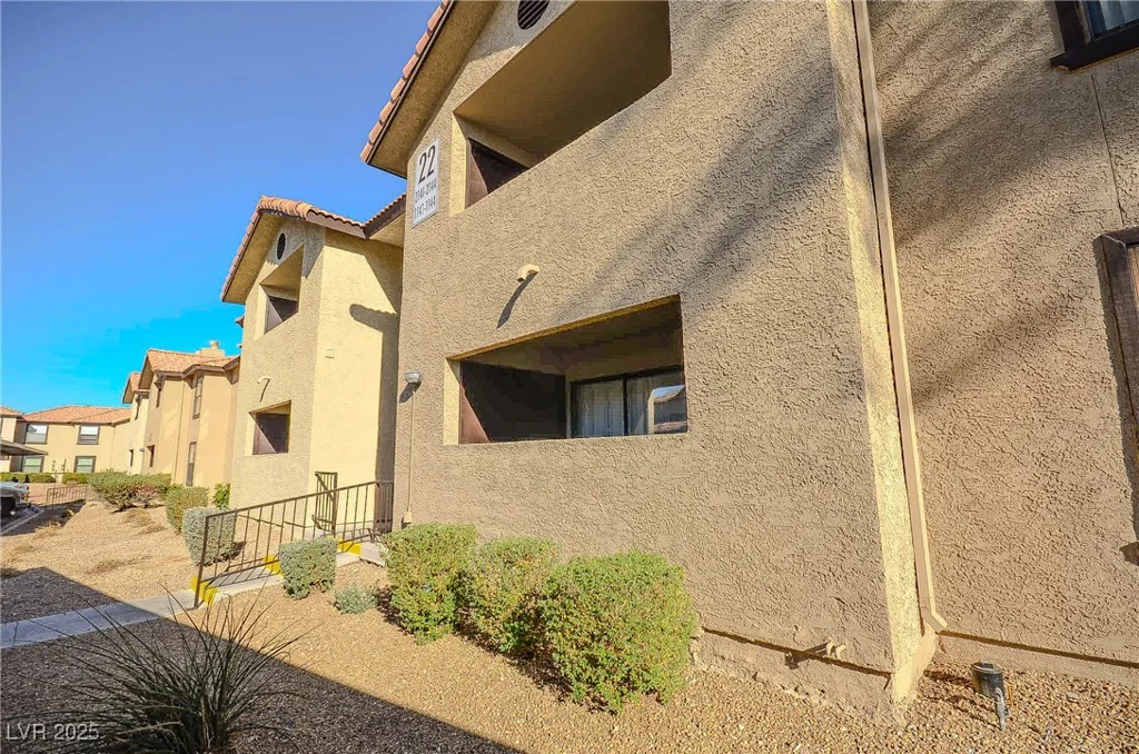 2451 Rainbow, Las Vegas, NV 89108