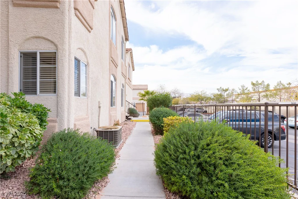 1830 Buffalo, Las Vegas, NV 89128
