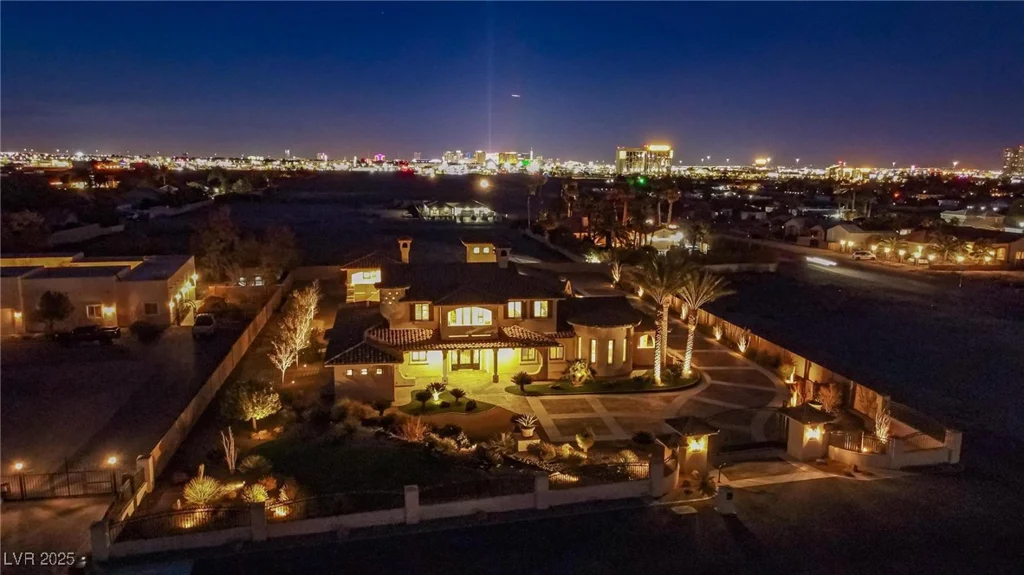 3888 Pebble, Las Vegas, NV 89139