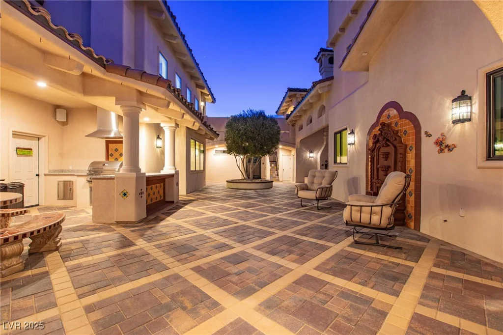 3888 Pebble, Las Vegas, NV 89139