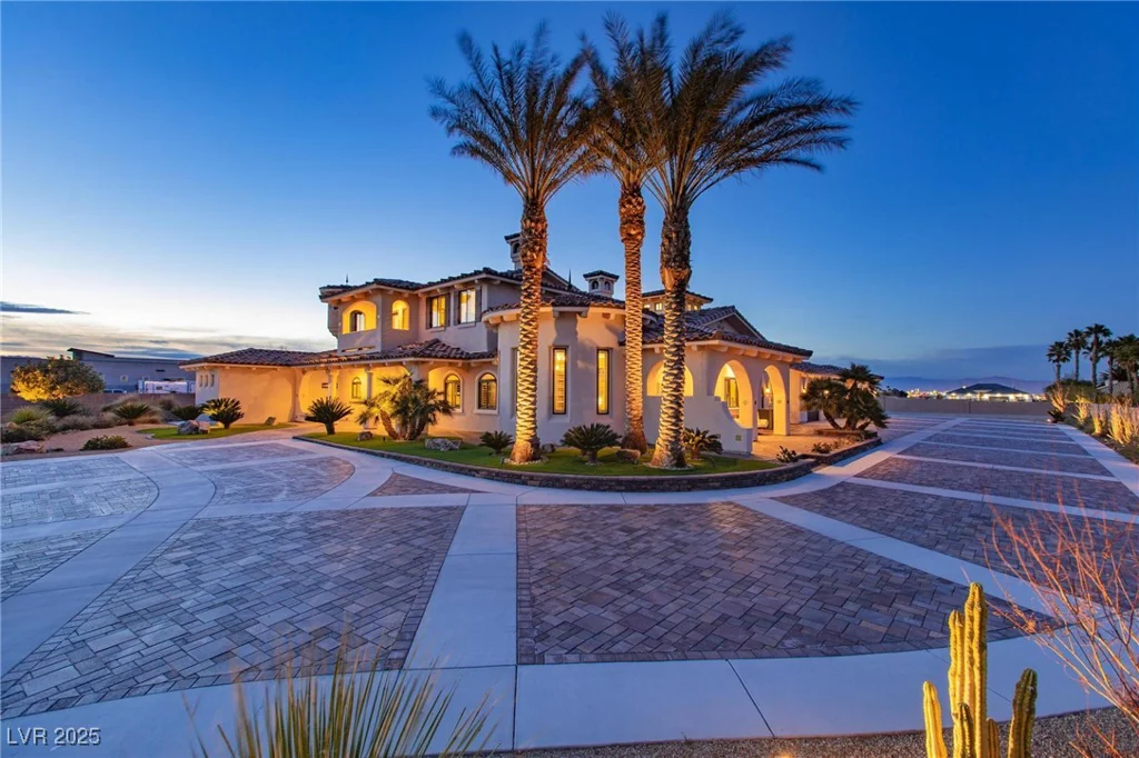 3888 Pebble, Las Vegas, NV 89139