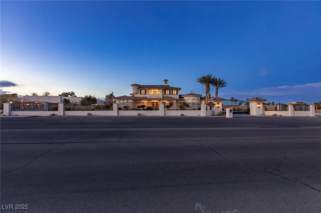 3888 Pebble, Las Vegas, NV 89139
