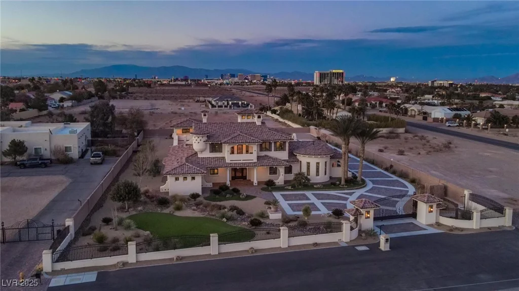 3888 Pebble, Las Vegas, NV 89139