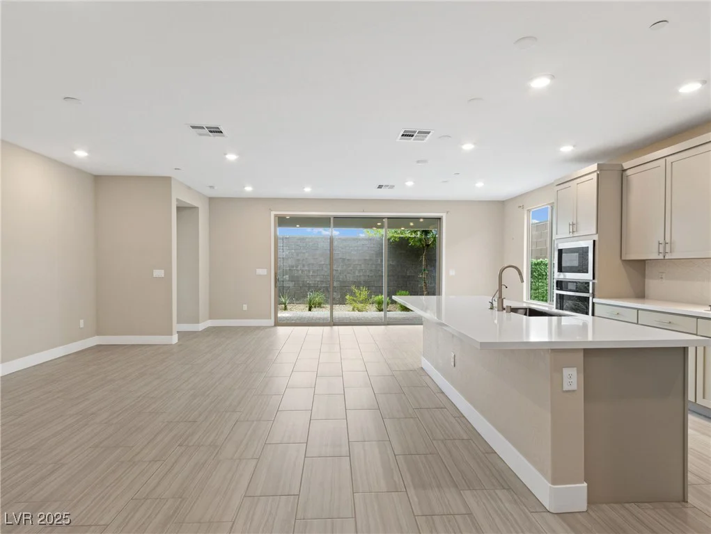 9911 Spinel, Las Vegas, NV 89143