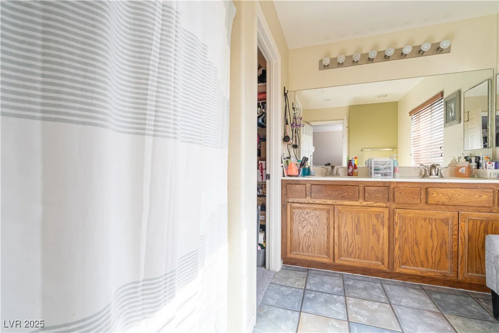 6074 Lazarro, Las Vegas, NV 89139