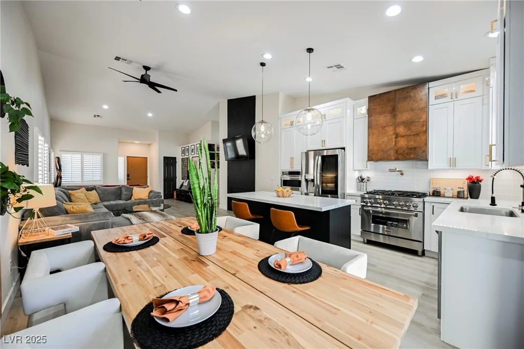 140 Cora Hills, Las Vegas, NV 89148