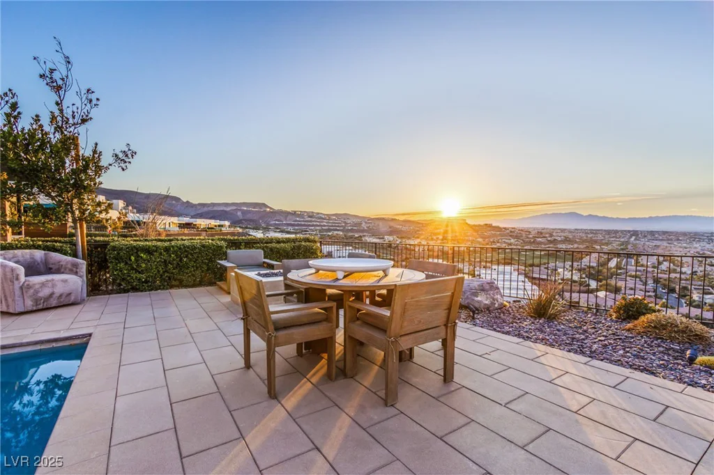371 Tranquil Peak, Henderson, NV 89012