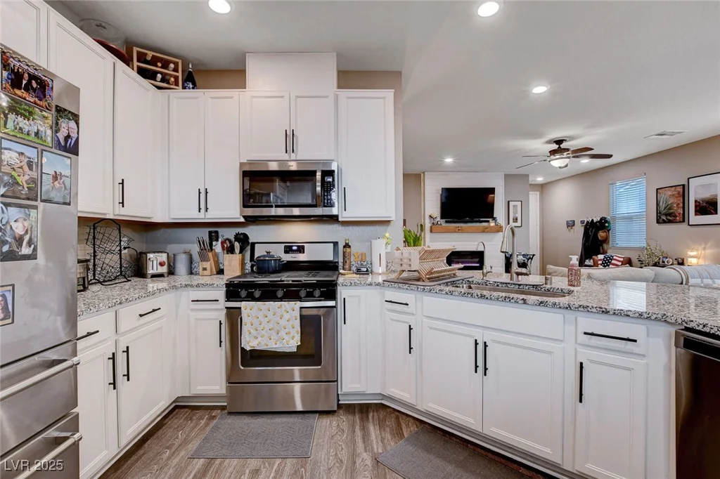 7960 Brookside Falls, Las Vegas, NV 89166