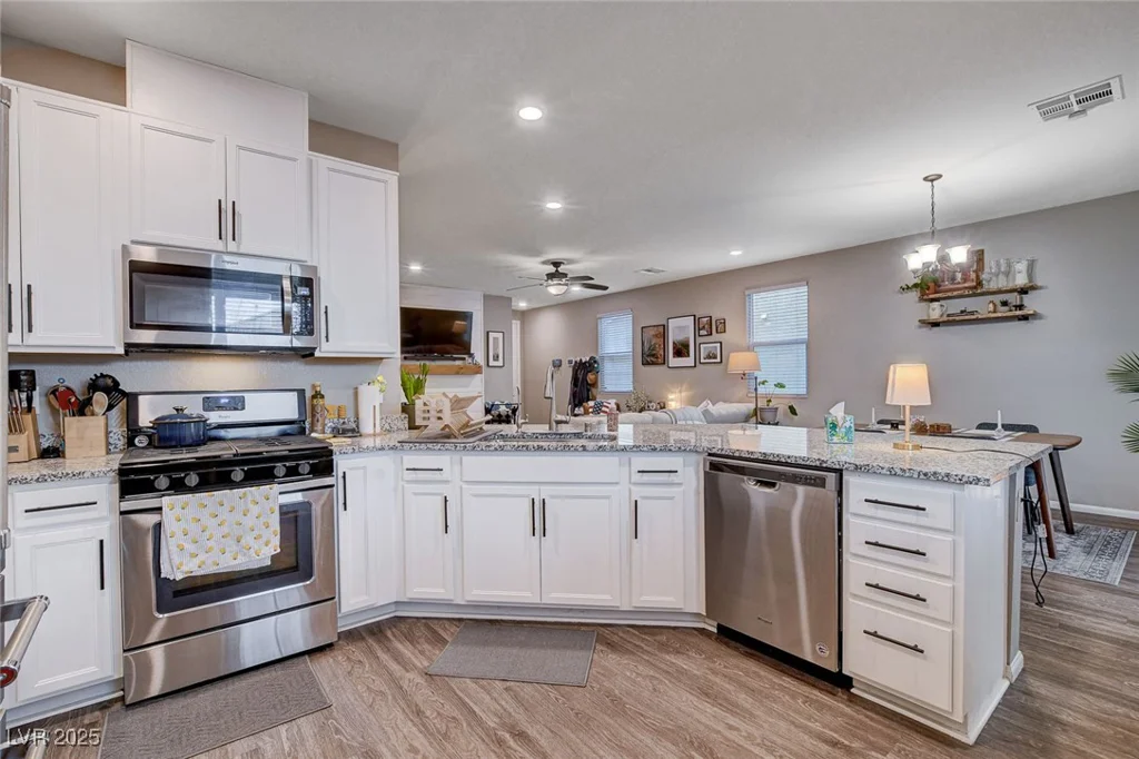 7960 Brookside Falls, Las Vegas, NV 89166