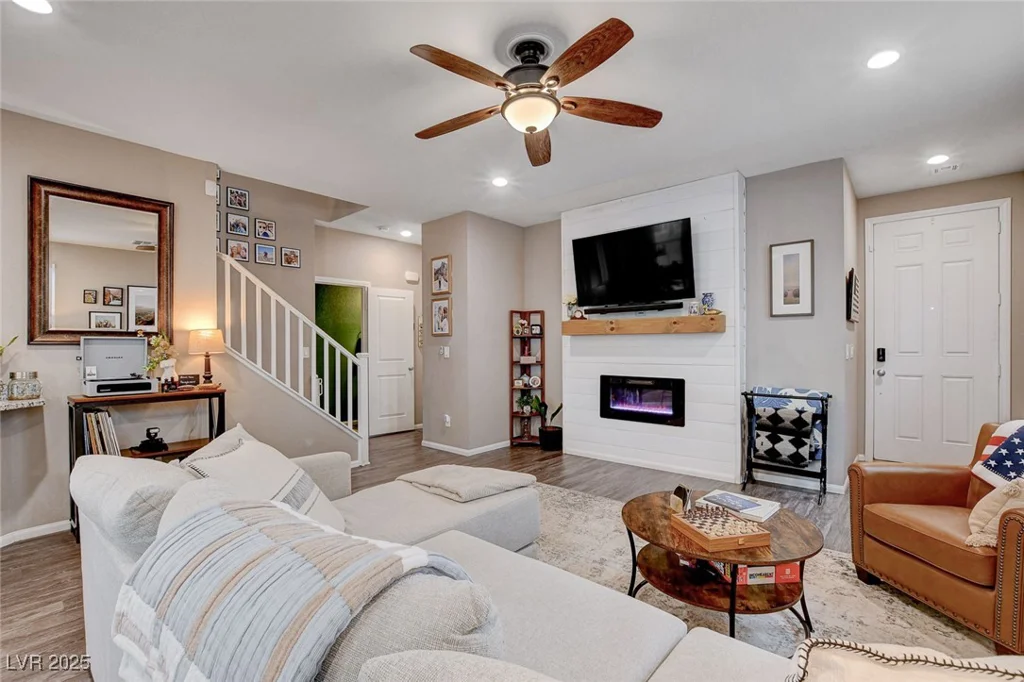 7960 Brookside Falls, Las Vegas, NV 89166