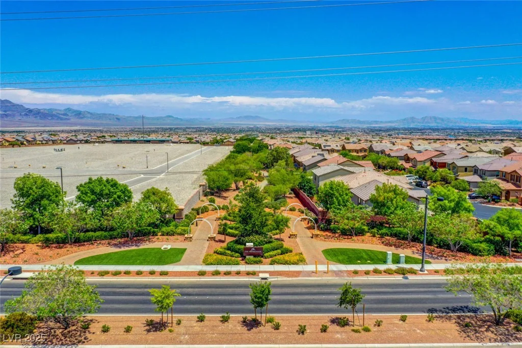 7960 Brookside Falls, Las Vegas, NV 89166
