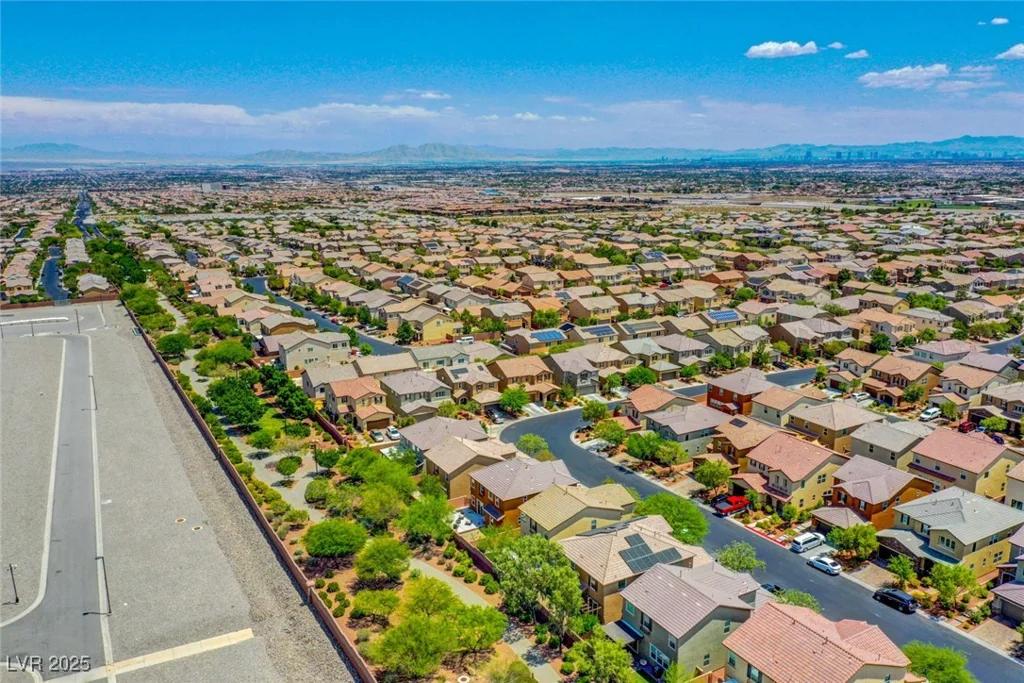 7960 Brookside Falls, Las Vegas, NV 89166