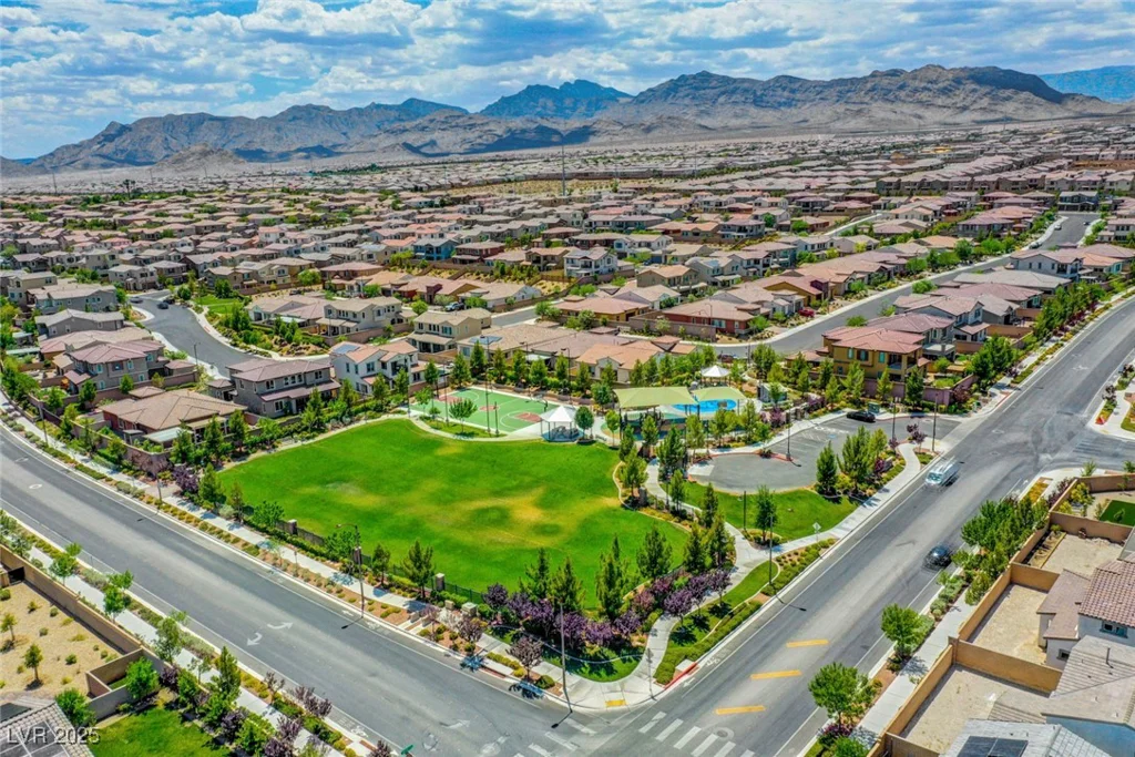 7960 Brookside Falls, Las Vegas, NV 89166