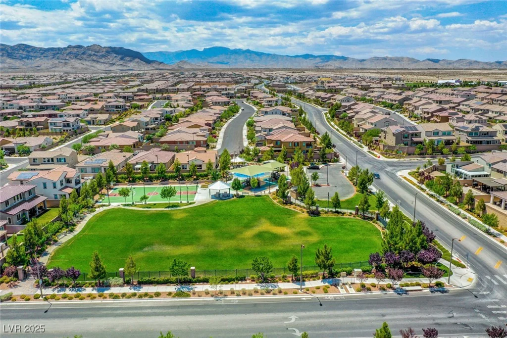 7960 Brookside Falls, Las Vegas, NV 89166