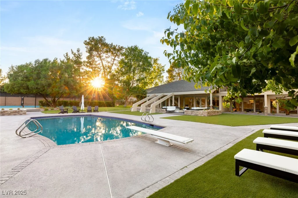 2327 ALTA, Las Vegas, NV 89107