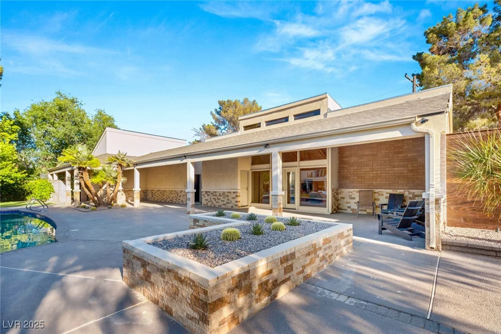 2327 ALTA, Las Vegas, NV 89107