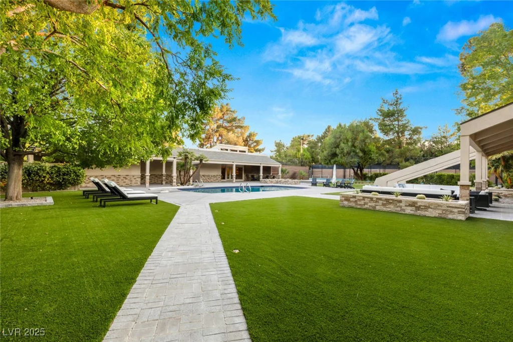 2327 ALTA, Las Vegas, NV 89107
