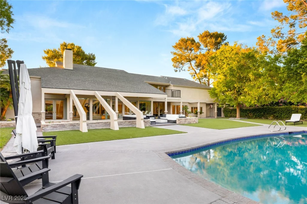 2327 ALTA, Las Vegas, NV 89107