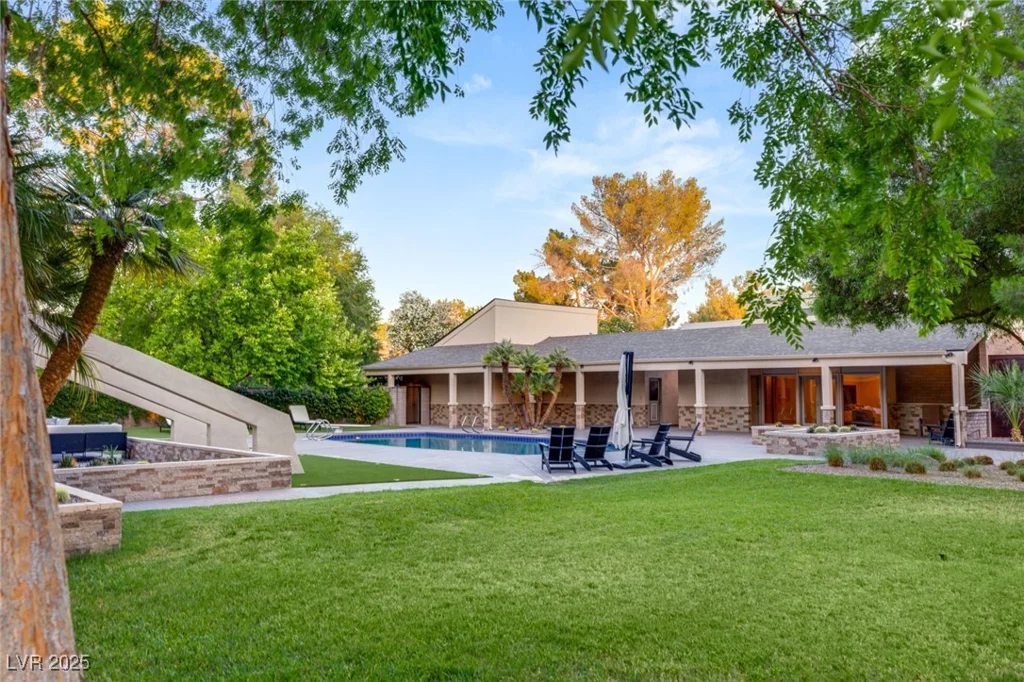 2327 ALTA, Las Vegas, NV 89107