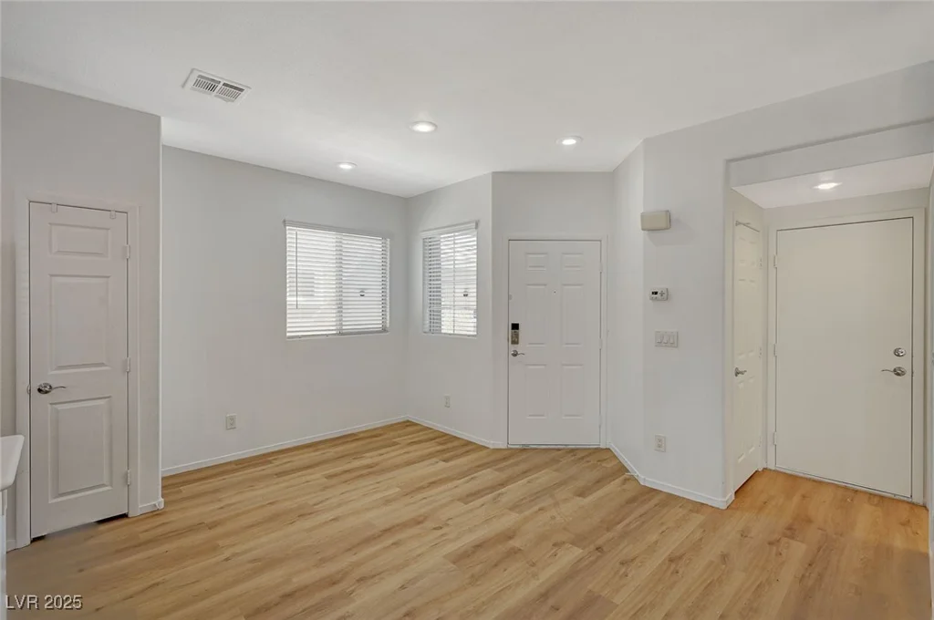 9204 Weeping Hollow, Las Vegas, NV 89178