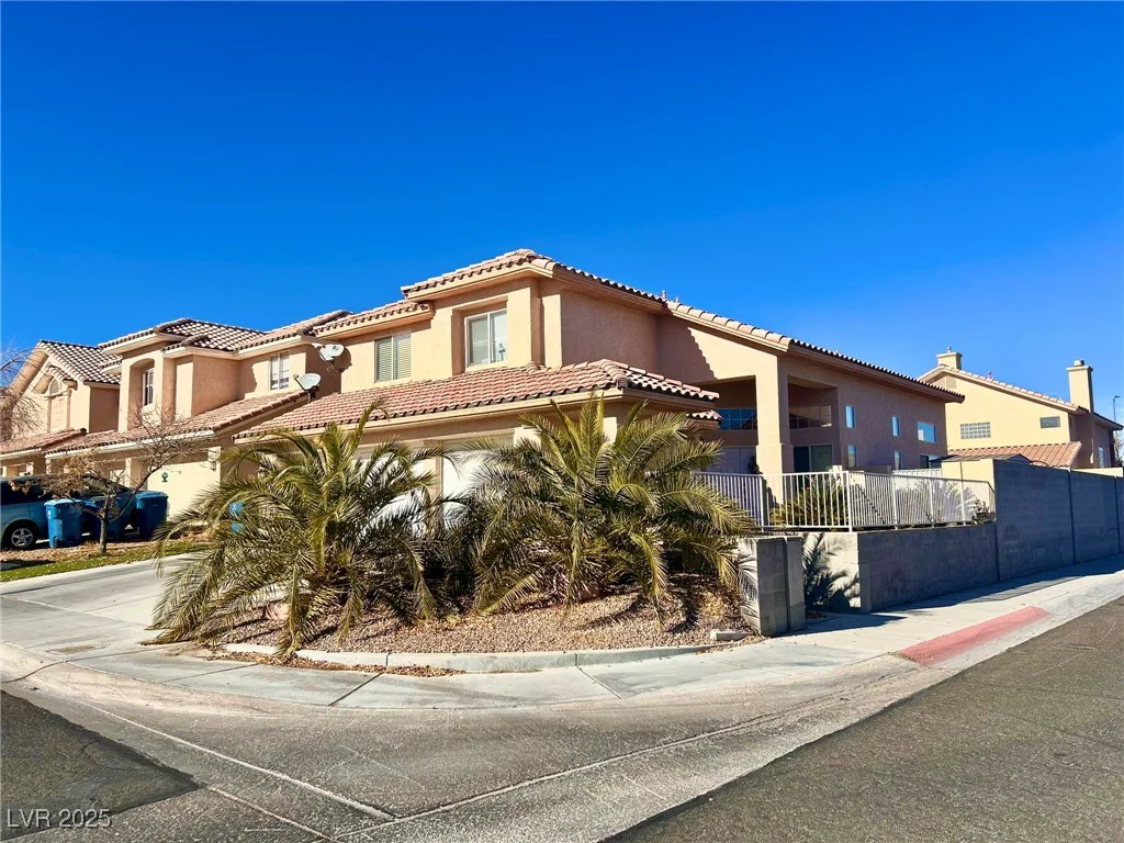 9356 Sparkling Waters, Las Vegas, NV 89129