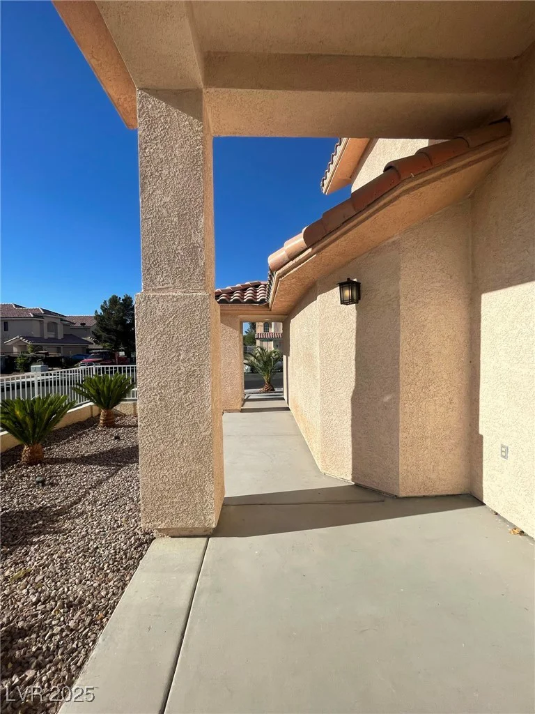 9356 Sparkling Waters, Las Vegas, NV 89129