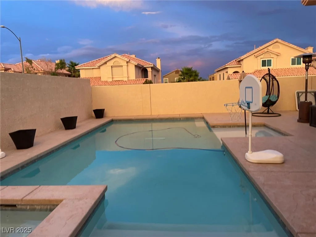 9356 Sparkling Waters, Las Vegas, NV 89129