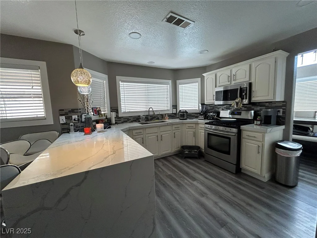 9356 Sparkling Waters, Las Vegas, NV 89129