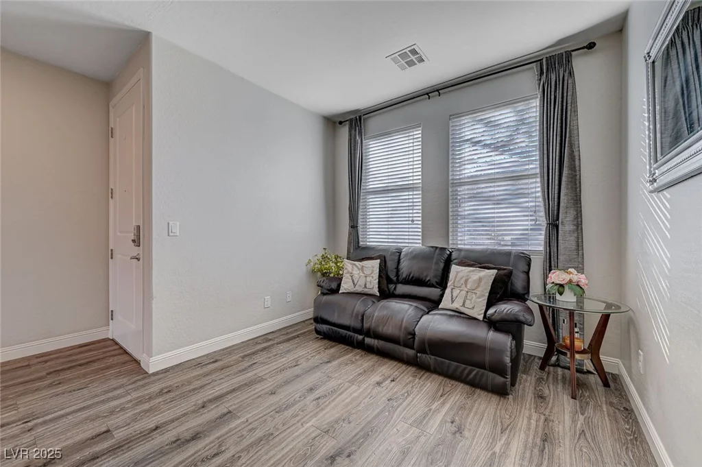 5694 Colbert, North Las Vegas, NV 89081