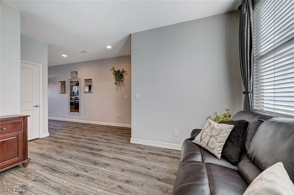 5694 Colbert, North Las Vegas, NV 89081