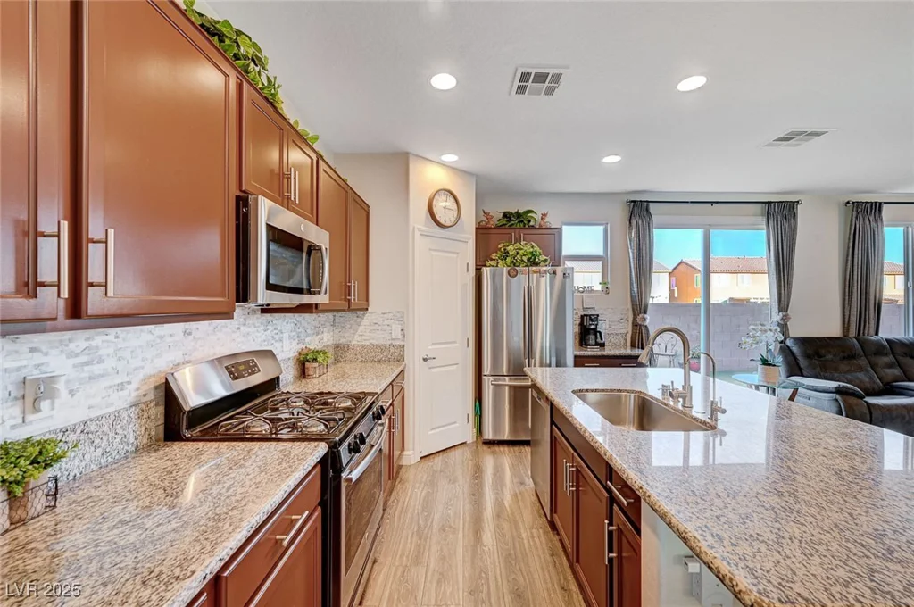 5694 Colbert, North Las Vegas, NV 89081