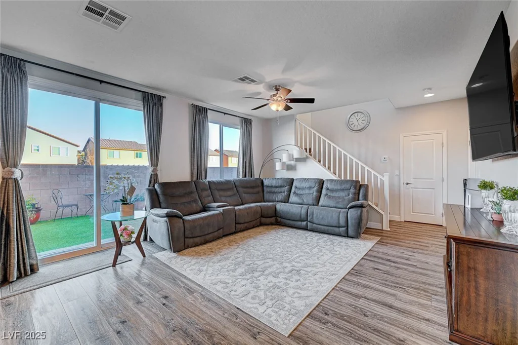 5694 Colbert, North Las Vegas, NV 89081