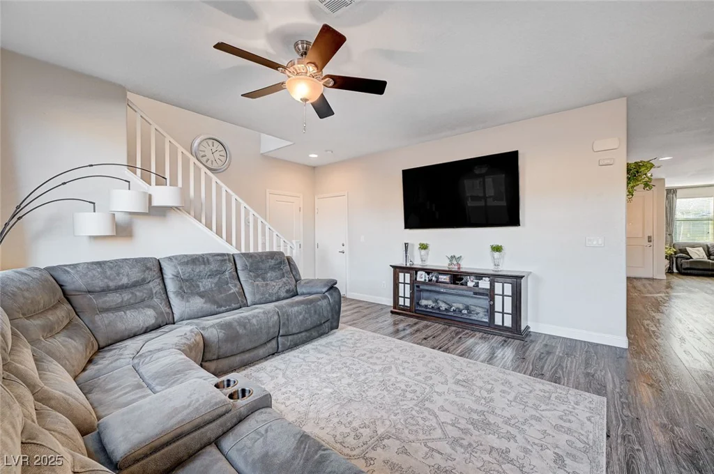 5694 Colbert, North Las Vegas, NV 89081