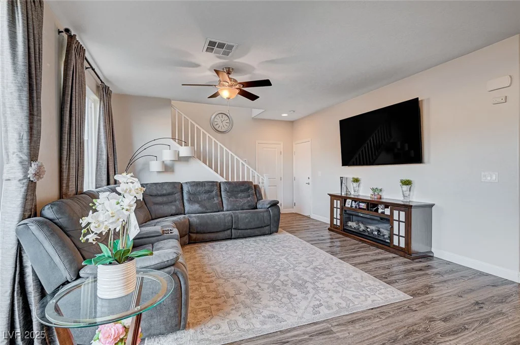 5694 Colbert, North Las Vegas, NV 89081