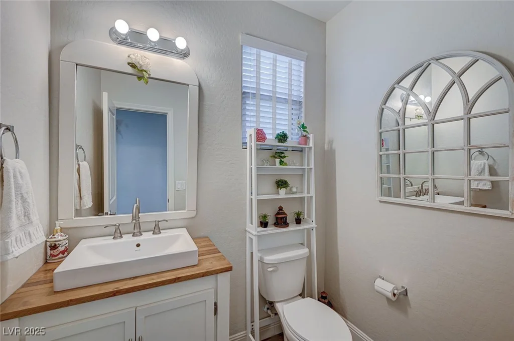 5694 Colbert, North Las Vegas, NV 89081