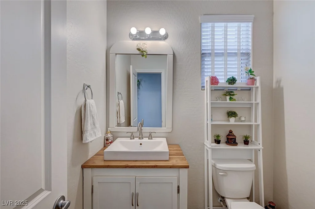 5694 Colbert, North Las Vegas, NV 89081