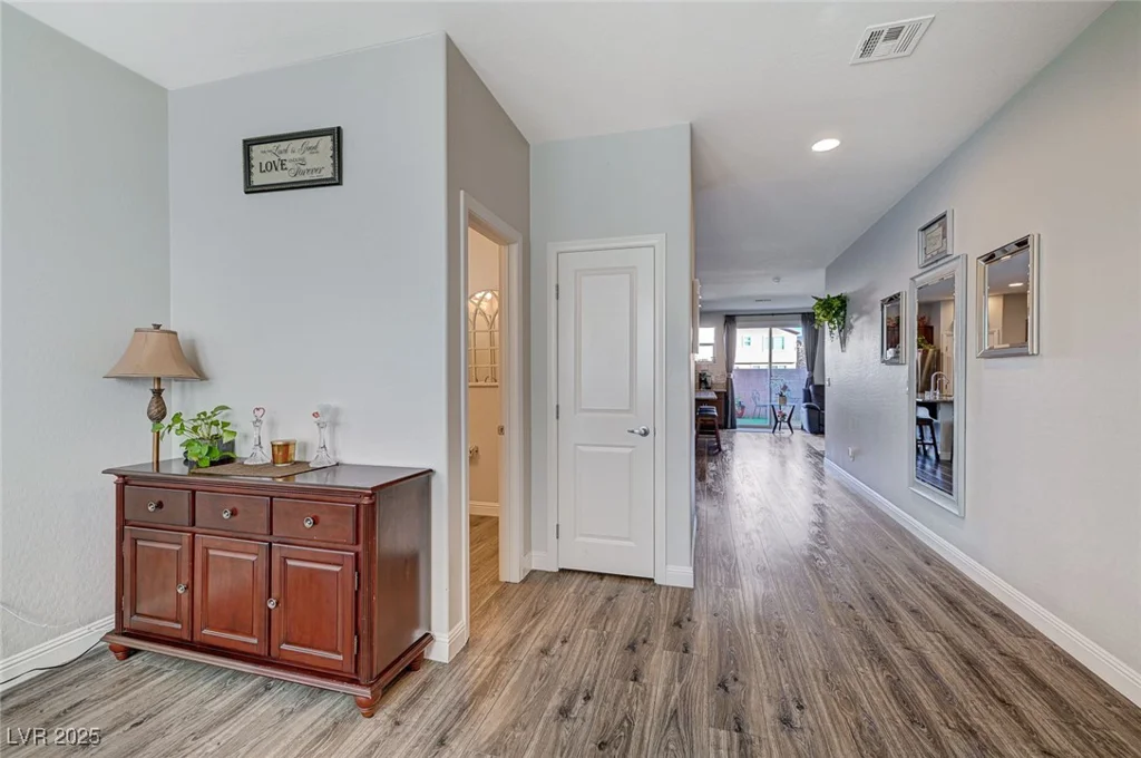 5694 Colbert, North Las Vegas, NV 89081