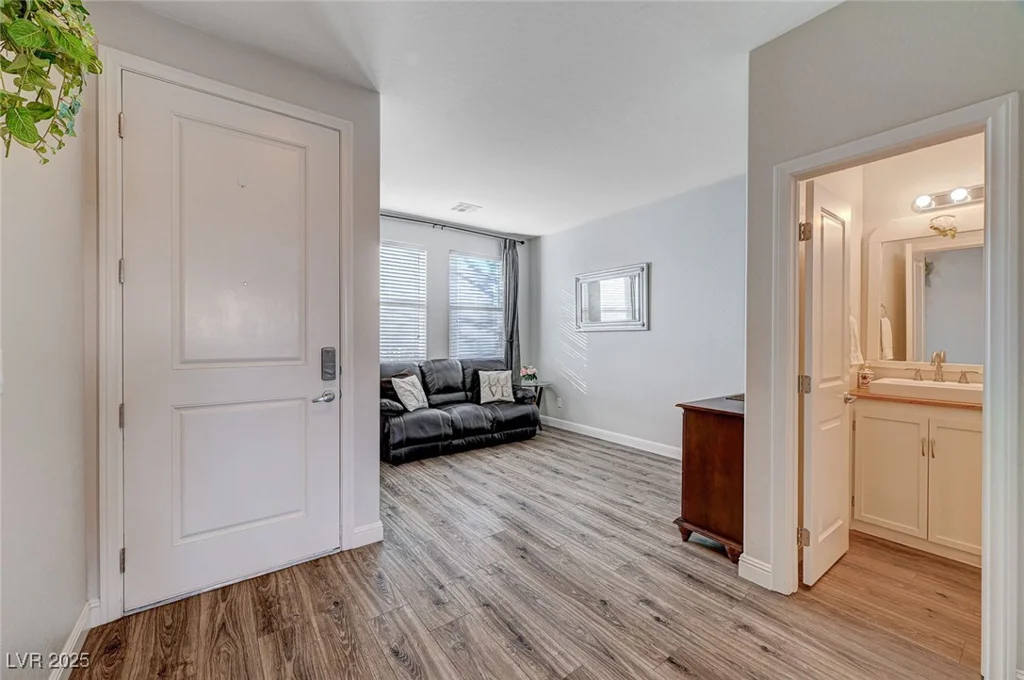 5694 Colbert, North Las Vegas, NV 89081