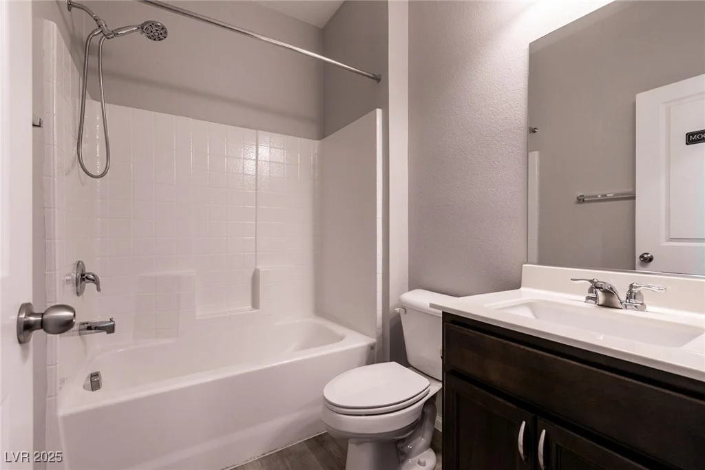 6642 Evander, North Las Vegas, NV 89086