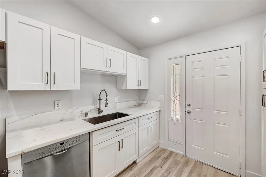 2346 Jack Pine, Las Vegas, NV 89108