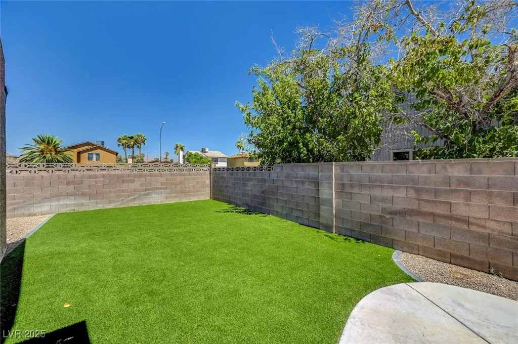 2346 Jack Pine, Las Vegas, NV 89108
