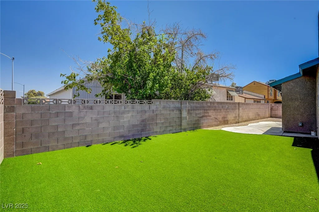 2346 Jack Pine, Las Vegas, NV 89108