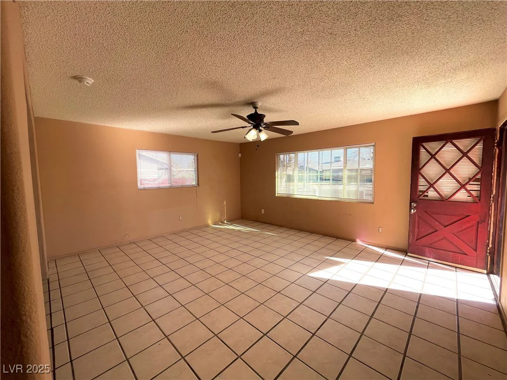 3219 Bluebird, Las Vegas, NV 89121