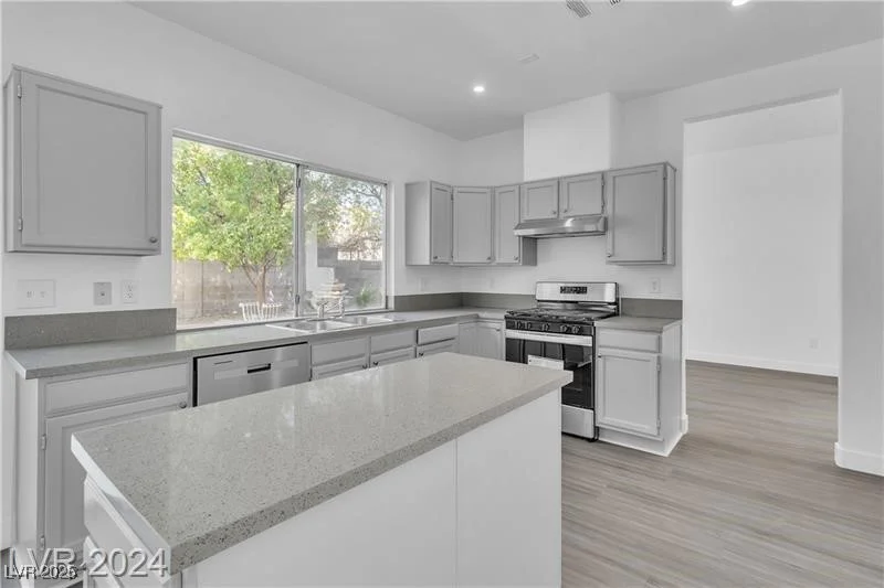 1530 Camarillo, North Las Vegas, NV 89031