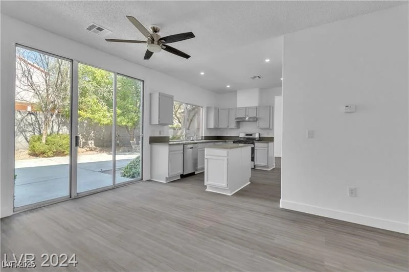 1530 Camarillo, North Las Vegas, NV 89031